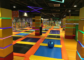 街电(佛山反弹蹦床公园)