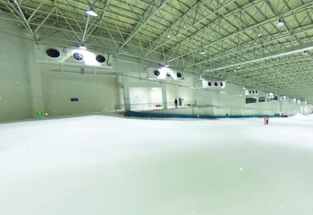 天鹅堡室内滑雪场第 1 张图片