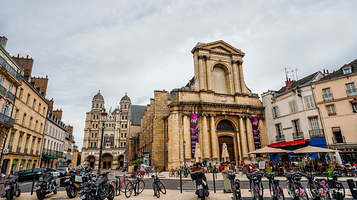 第戎吕德塑像博物院