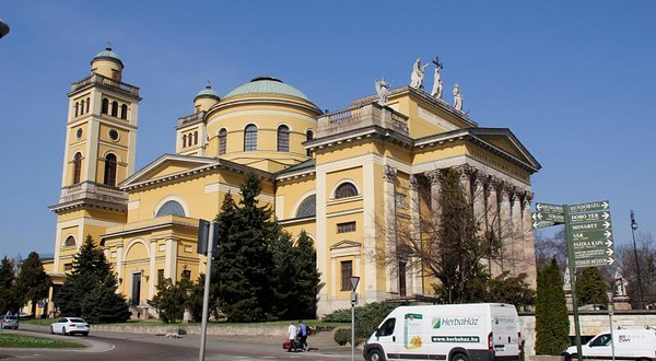 圣若望、圣弥额尔暨圣母无原罪圣殿总主教座堂