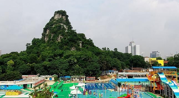 雀儿山公园水上世界