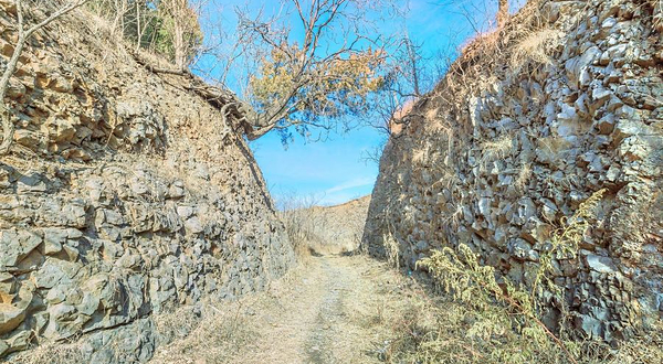 山东昌乐远古火山口群景区