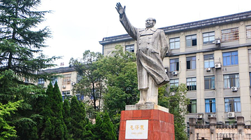 四川大学(望江校区)-主席像(望江校区)