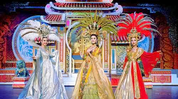 普吉岛《爱与美女神》人妖秀