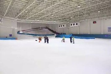 天鹅堡室内滑雪场第 6 张图片