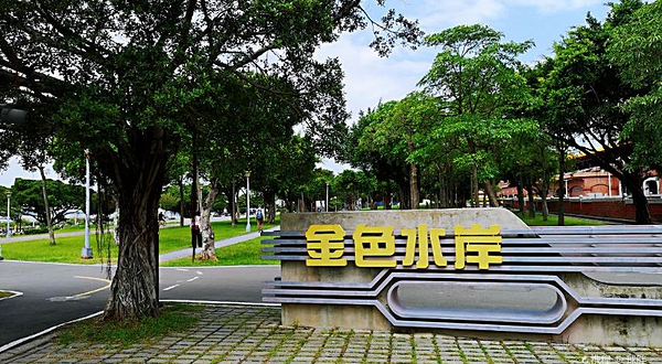 金色水岸自行车道