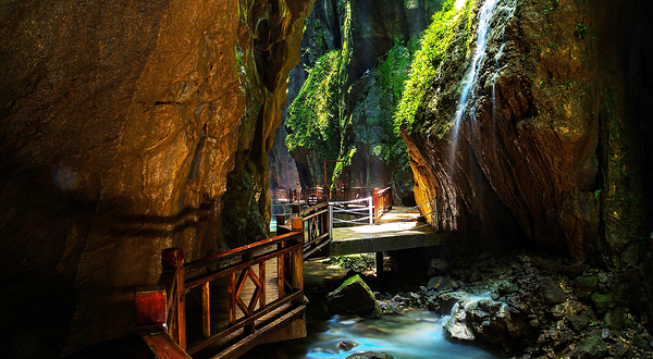 张家界地缝景区