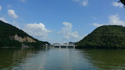 逍遥岩岭湖第 1 张图片