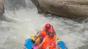 西江乌利大峡谷漂流