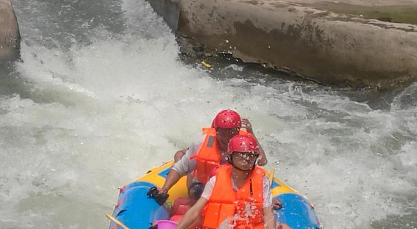 西江乌利大峡谷漂流