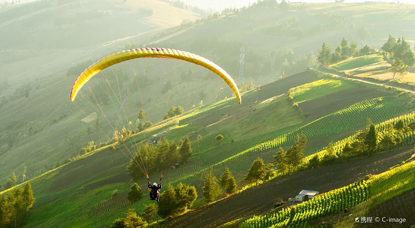 亚拉河谷跳伞