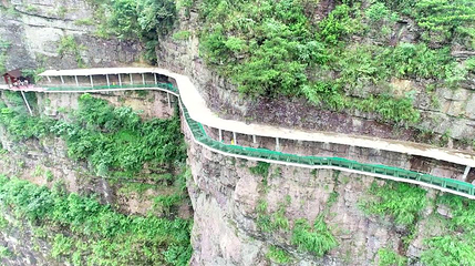 巴勒瑶族高山玻璃栈道第 1 张图片