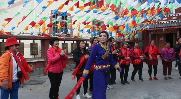 九寨沟西部卓玛烤羊晚会