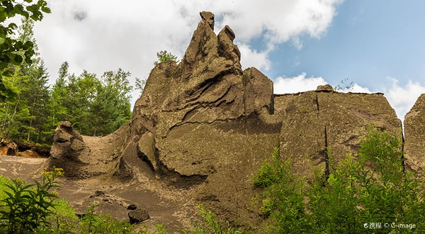 聚龙火山石林景区