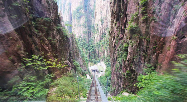 西海大峡谷观光缆车