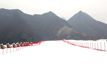 荣盛野三坡滑雪场第 4 张图片