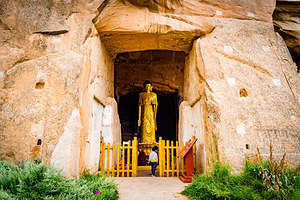 马蹄石窟群旅游区