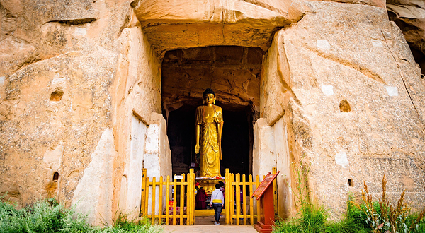 马蹄石窟群旅游区