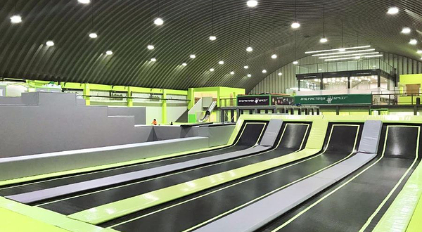 街电(空气工厂蹦床馆东坝店)