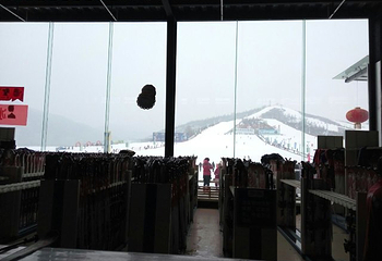 松鸣岩国际滑雪场第 22 张图片