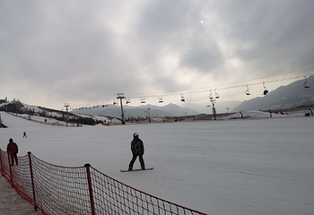 松鸣岩国际滑雪场第 19 张图片