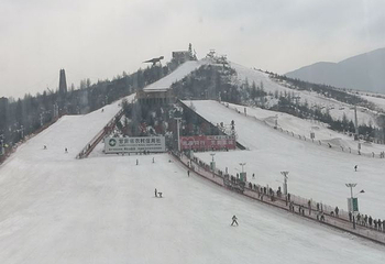 松鸣岩国际滑雪场第 16 张图片