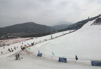 松鸣岩国际滑雪场第 15 张图片