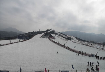 松鸣岩国际滑雪场第 14 张图片