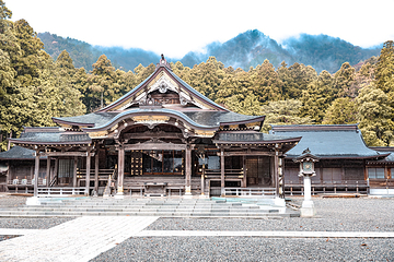 弥彦神社第 1 张图片