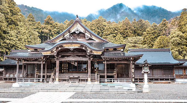 弥彦神社