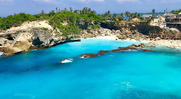 蓝色珊瑚礁海滩