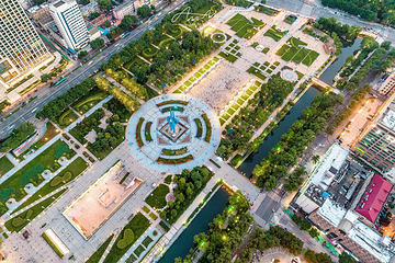 泉城广场第 10 张图片