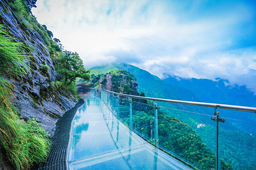 萍乡武功山国家级风景名胜区-玻璃栈道第 3 张图片