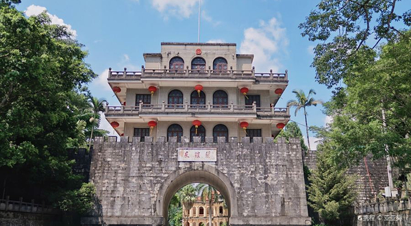 友谊关景区-和友谊关(镇关炮台)