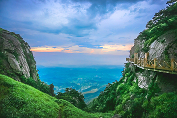 萍乡武功山国家级风景名胜区-玻璃栈道第 2 张图片