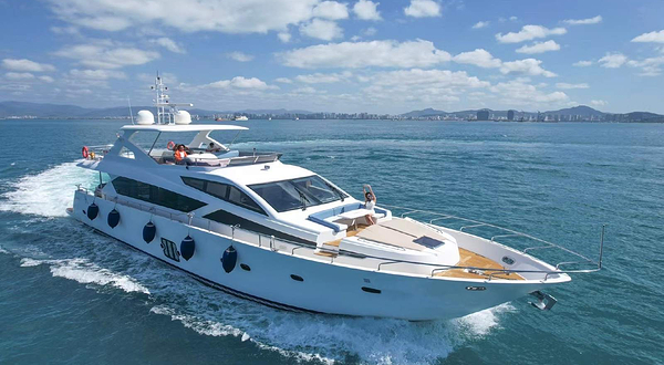 三亚蓝翼游艇俱乐部