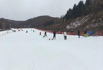 聚隆滑雪场第 8 张图片