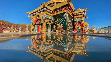 亚丁月亮湾藏家