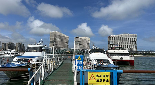 积米崖渔人游船