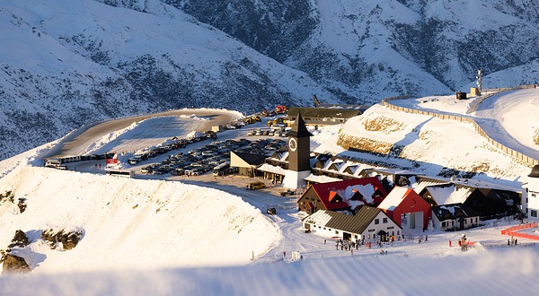 卡德罗纳高山滑雪度假村