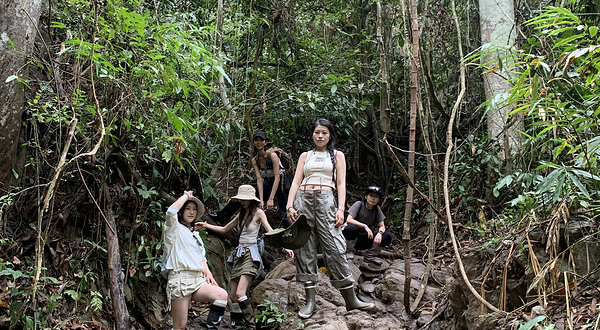 基诺山巴朵村雨林徒步