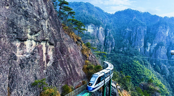 大觉山悬崖动车