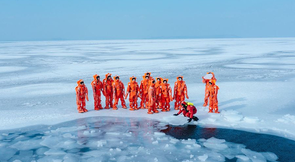 阿勒泰冰浮俱乐部