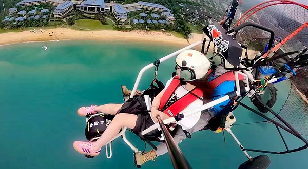 石梅湾飞乐滑翔伞航空飞行基地