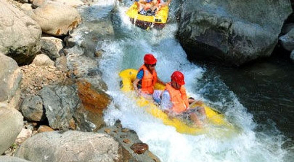 温塘八里泉大峡谷漂流