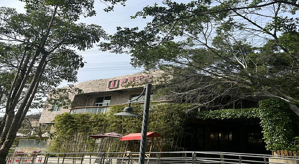 宝盖山石窟公园