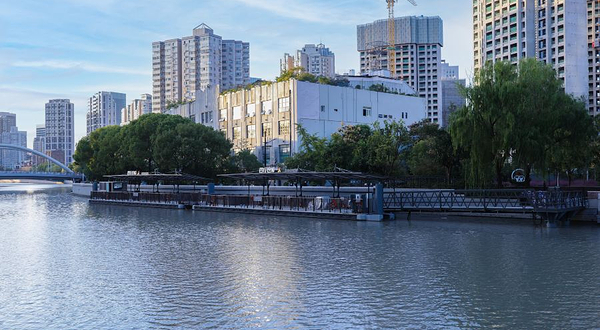 苏州河游览四行仓库码头游船