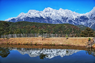 玉龙雪山日照金山露营地第 15 张图片