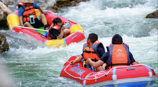道真大峡谷漂流