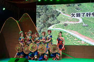 神农架民俗风情篝火晚会第 69 张图片